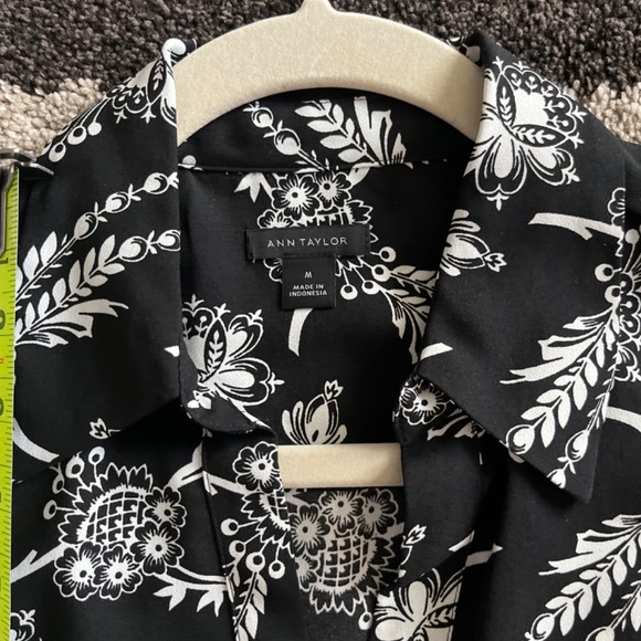 Ann Taylor button blouse - Picture 4 of 5